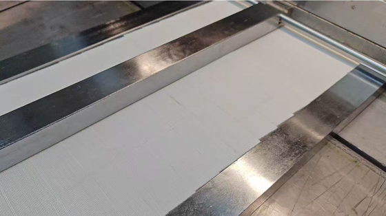 Große Luftfilterpapier-Faltmaschine, Zuführgeschwindigkeit 1,5 m pro Minute, einstellbar