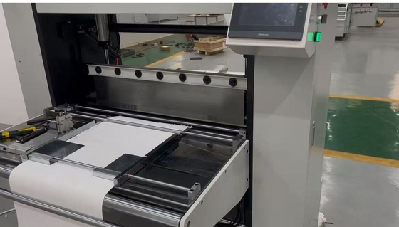 Große Luftfilterpapier-Faltmaschine, Zuführgeschwindigkeit 1,5 m pro Minute, einstellbar