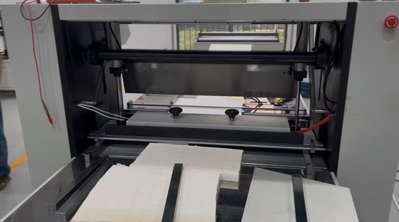 Gute voll automatische CNC-Messer-Luftfilter-Hochgeschwindigkeits-Papier-Flecken-Produktionslinie