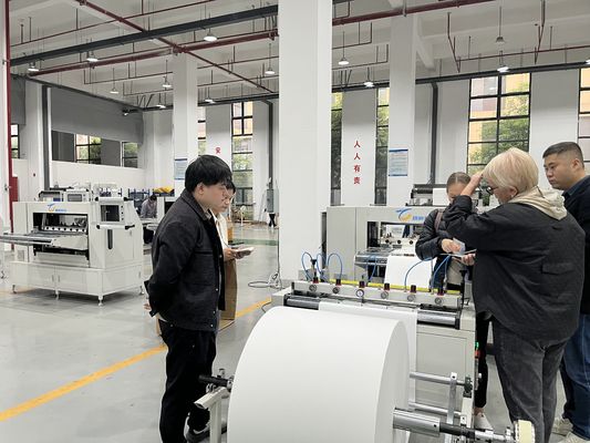 2025Y Neue vollautomatische Filtermaschine für das Falten von Luftpapier ohne Trennwände