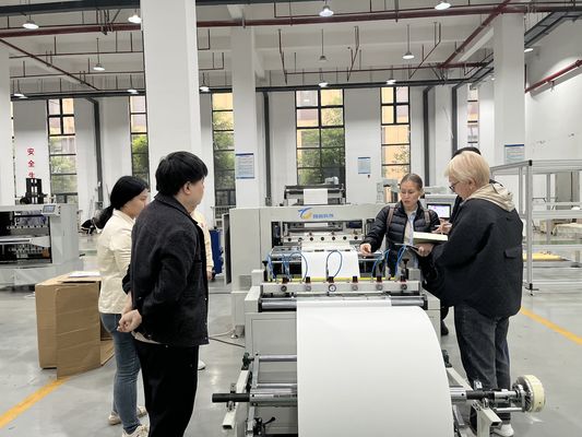 Neuer Zustand Vollautomatische Filter-Plättmaschine Luftpapierfilter Produktionslinie andere Verarbeitungslinie