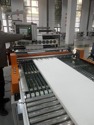 Die neueste Luftfilter Schneidemesser Fleckenmaschine Hersteller Filterpapier Produktionslinie aus China