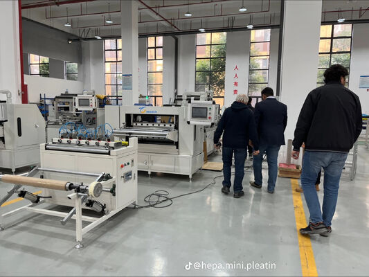 Vollautomatische Messerfalzmaschine für PKW-Filter, LKW-Filter, Filterfalz- und Klebeanlage