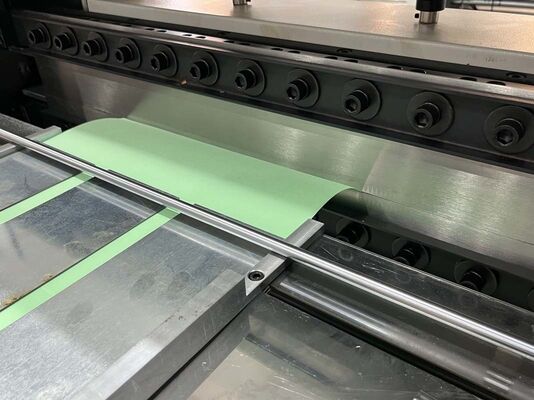 Halbautomatische Filter-Papier-Flexmaschine für optimierte Filtrationslösungen und energieeffiziente Arbeiten