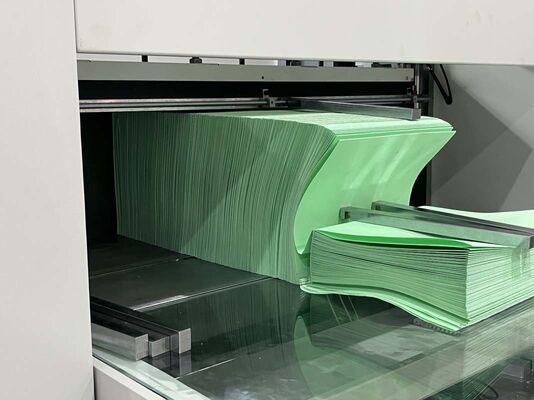 Leistungsoptimierte Großfaltenhöhe Vollautomatische Messerfaltmaschine für die Automobilindustrie